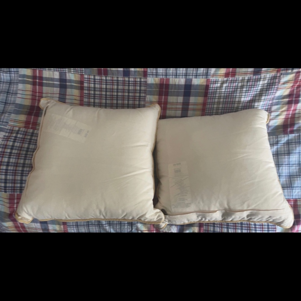 Throw pillows - Picture 6 of 10